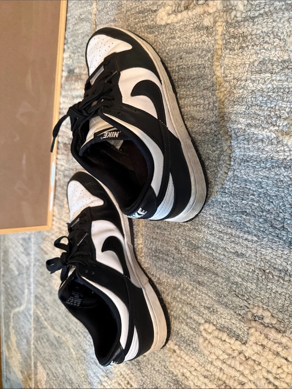 Nike Black and White Men’s Low-Top Sneakers